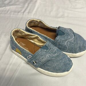 Toms - Classic Alpargata canvas shoe with embroidered bee design